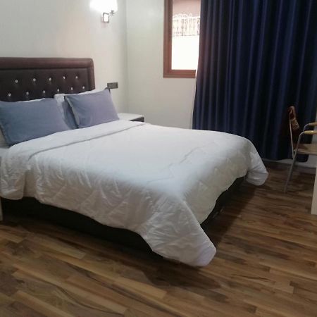 Hotel School Ersat Азру Екстериор снимка