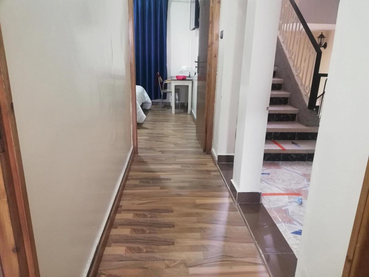 Hotel School Ersat Азру Екстериор снимка