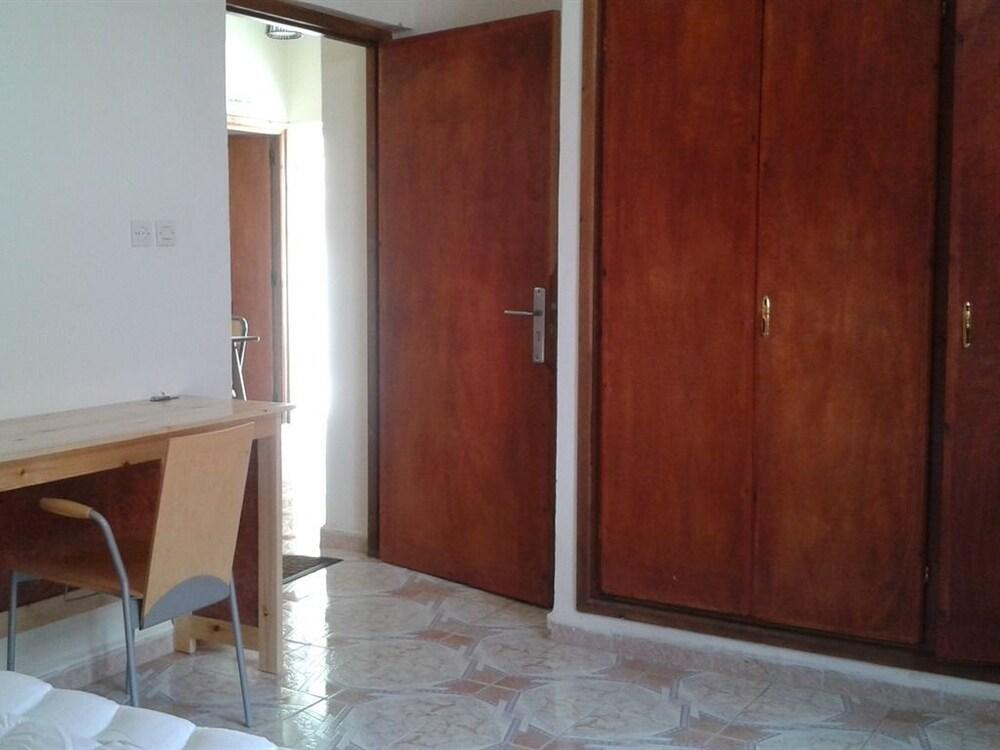 Hotel School Ersat Азру Екстериор снимка