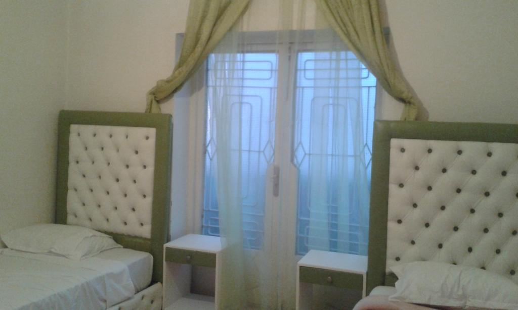 Hotel School Ersat Азру Екстериор снимка