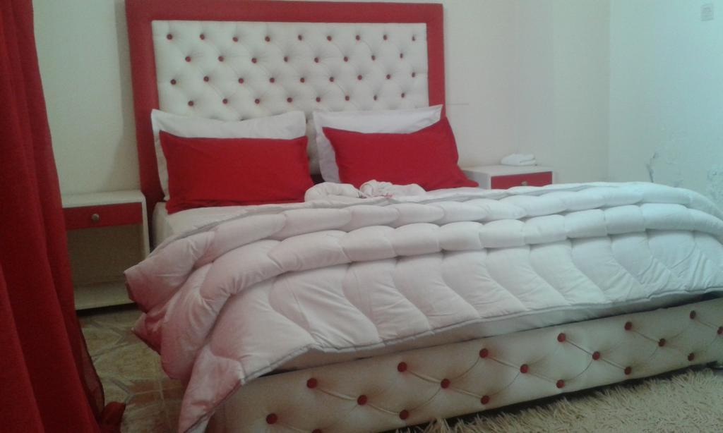Hotel School Ersat Азру Екстериор снимка