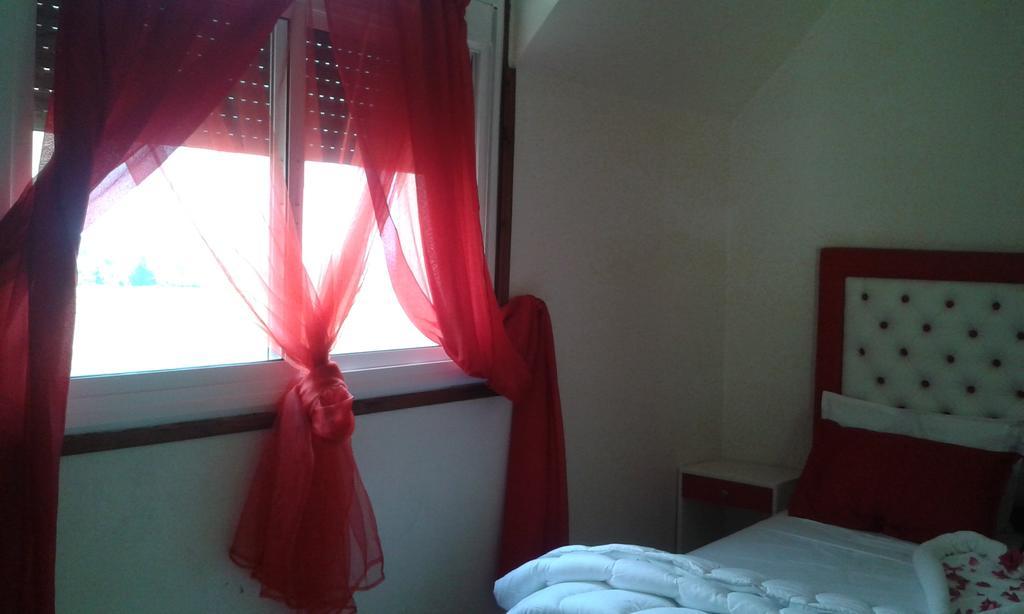 Hotel School Ersat Азру Екстериор снимка