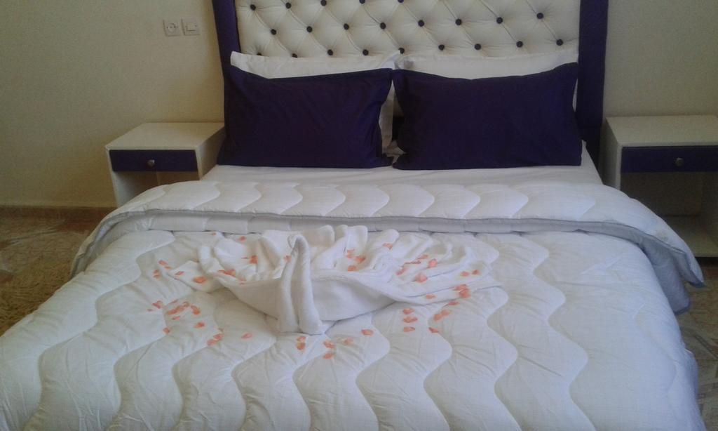 Hotel School Ersat Азру Екстериор снимка