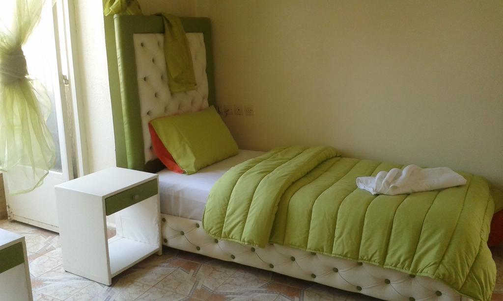 Hotel School Ersat Азру Екстериор снимка