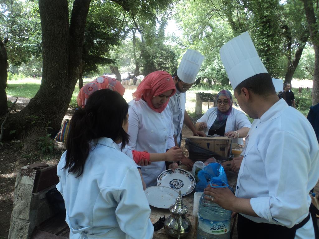 Hotel School Ersat Азру Екстериор снимка