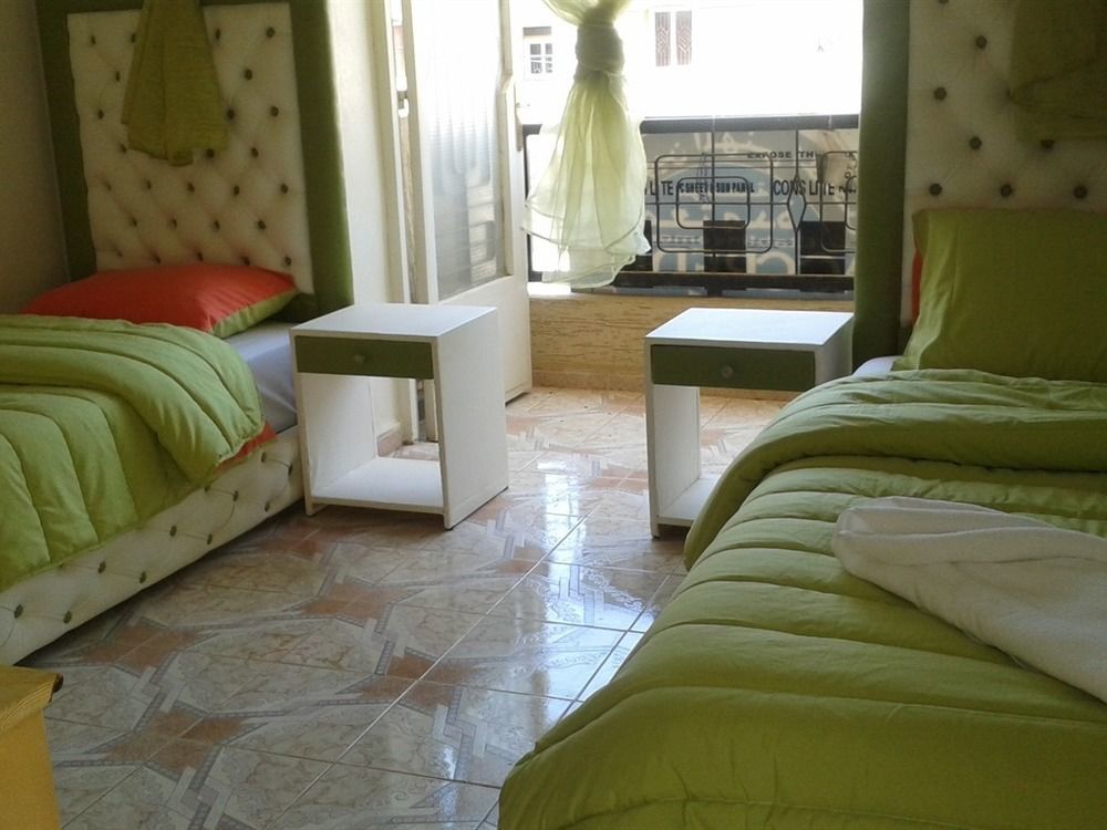 Hotel School Ersat Азру Екстериор снимка