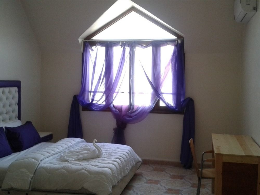 Hotel School Ersat Азру Екстериор снимка